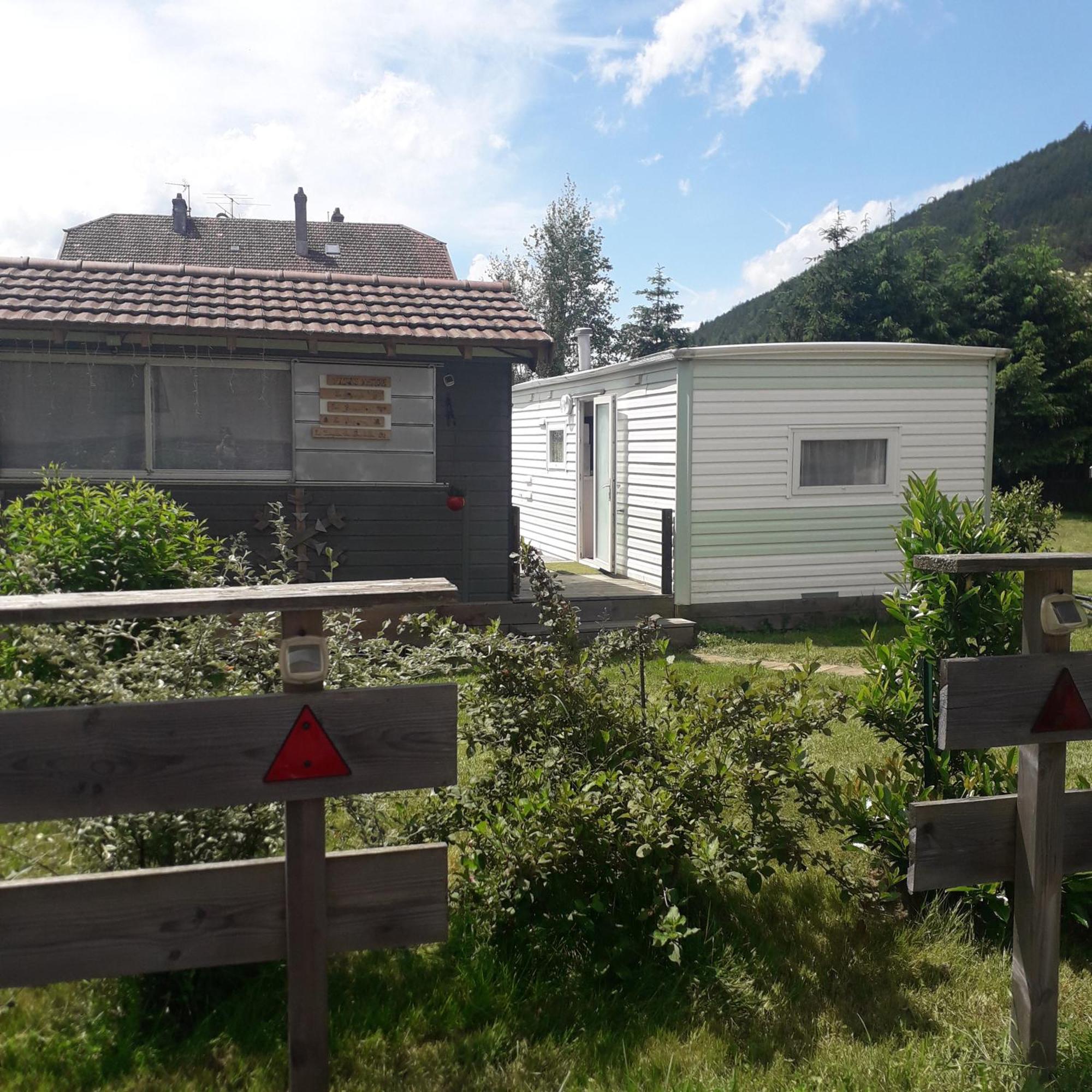 Gites, Les Jonquilles, Le Sagard Et Bungalow Les Brimbelles, Nature Et Detente La Houssiere Exteriér fotografie